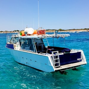 a small boat in a body of water